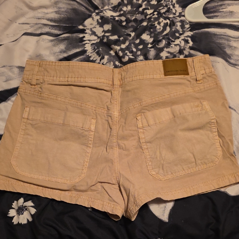 American Eagle Outfitters Tan Women's Cargo Shorts - Picture 3 of 4